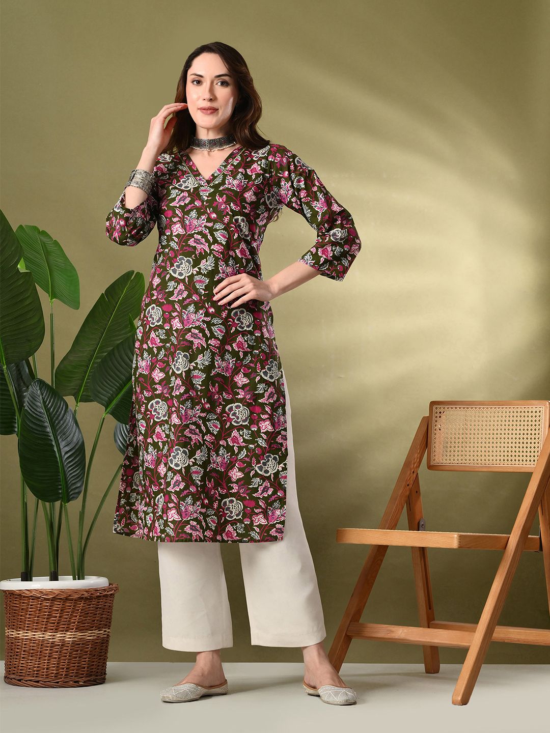 Lavantika Floral Printed Sequinned V-Neck Pure Cotton Straight Kurta