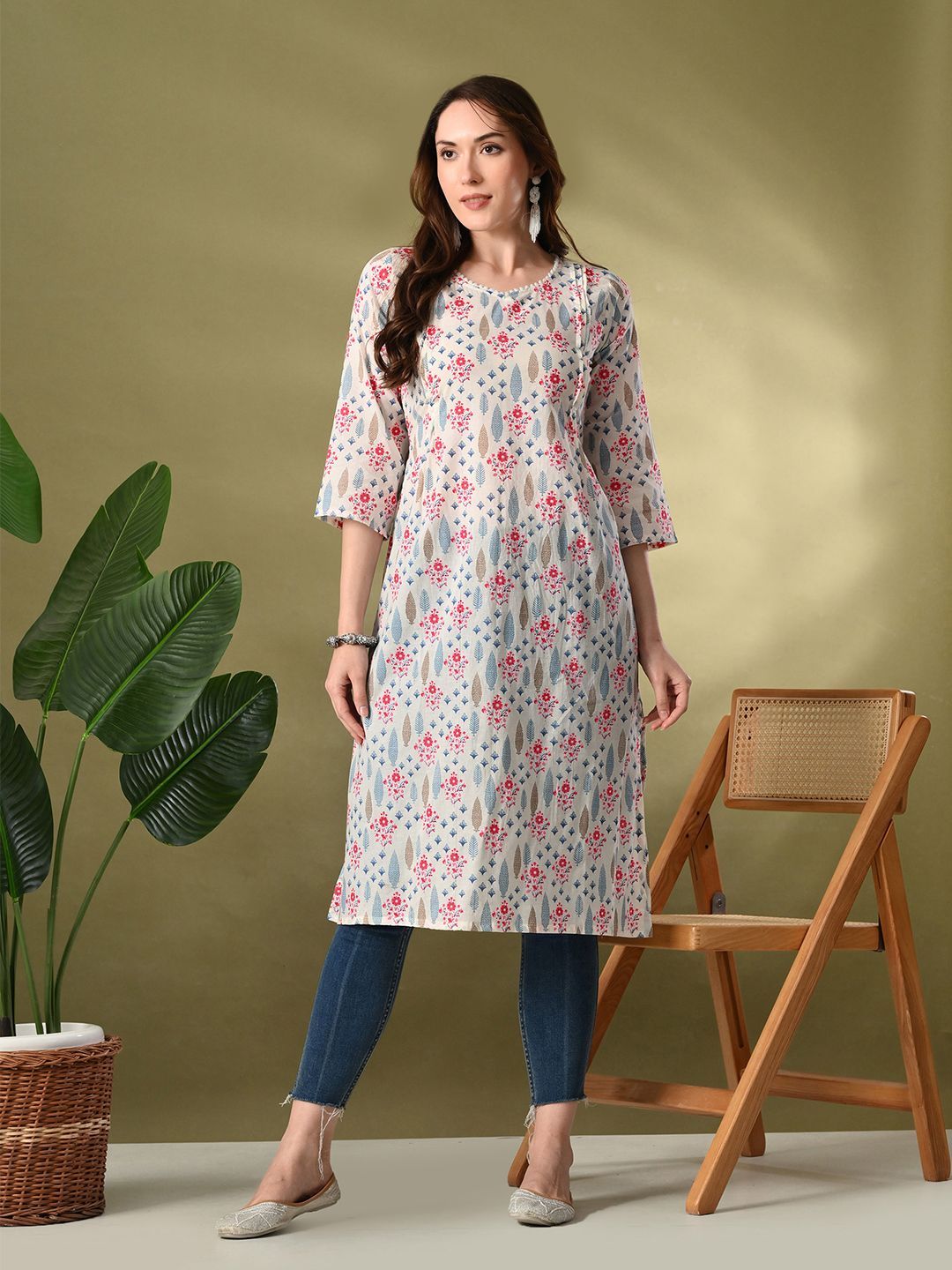 Lavantika Floral Printed Round Neck Straight Pure Cotton Kurta