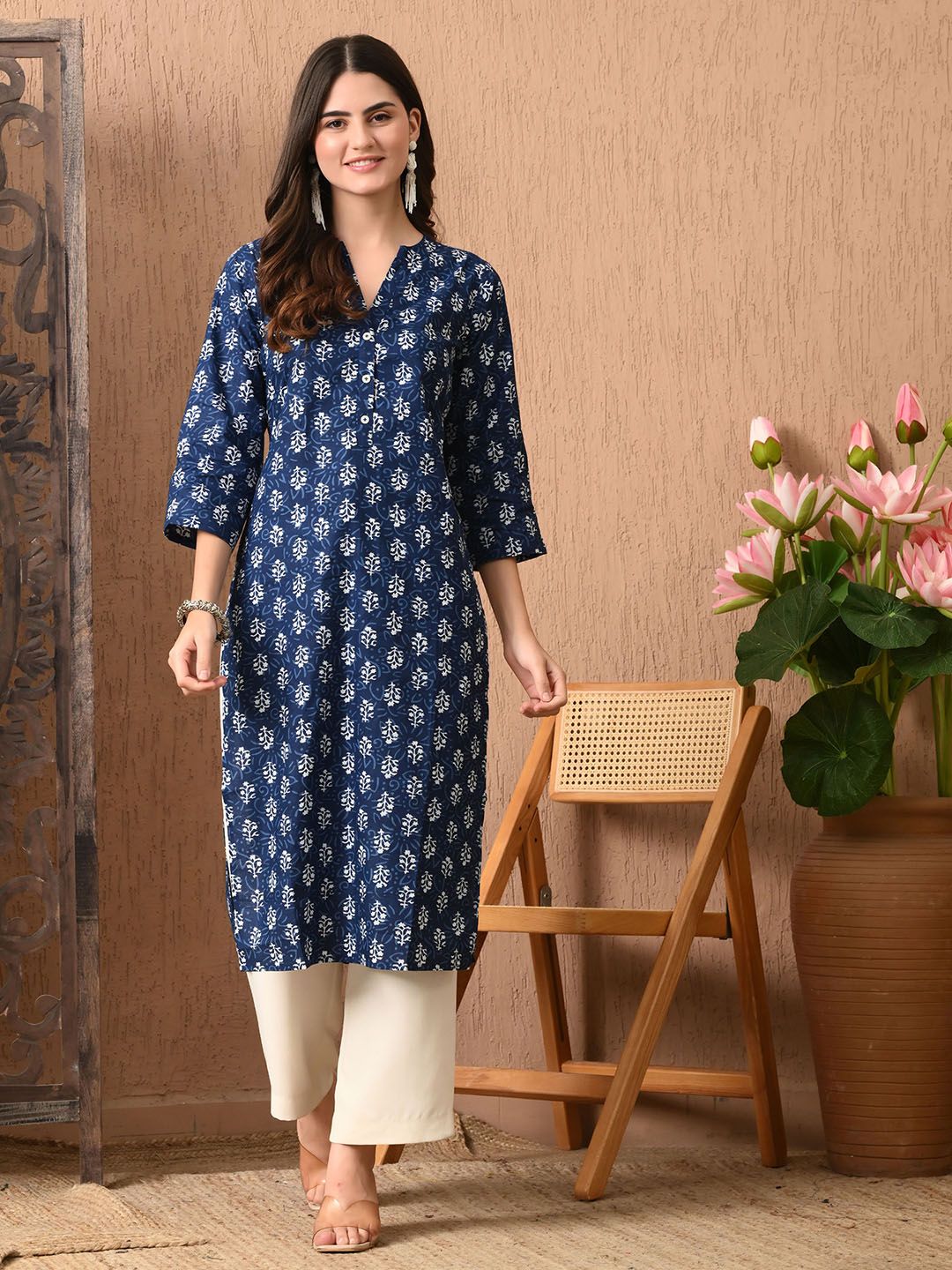 Lavantika Floral Printed Mandarin Collar Cotton Straight Kurta
