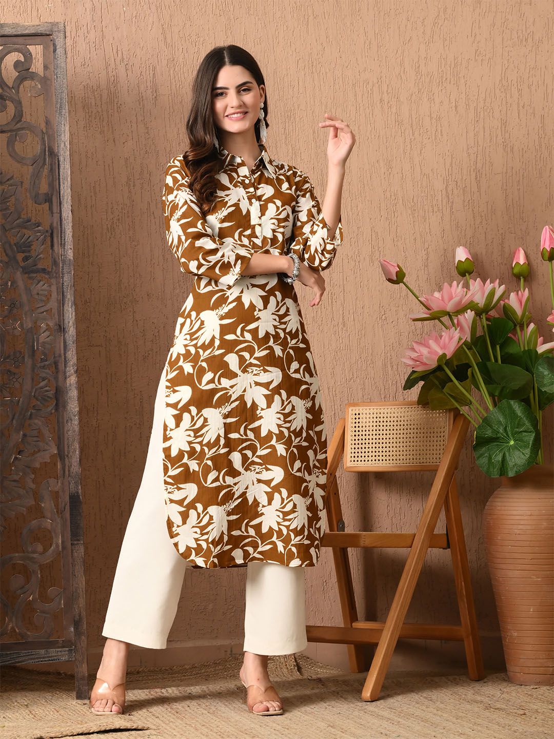 Lavantika Floral Printed Shirt Collar Pure Cotton Straight Kurta