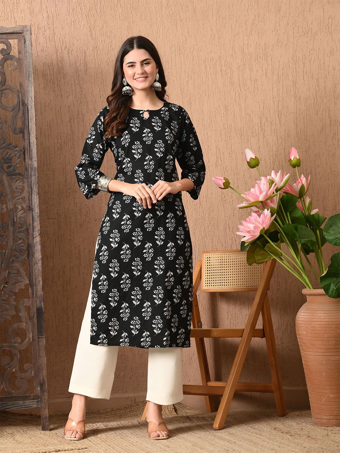 Lavantika Floral Printed Keyhole Neck Pure Cotton Straight Kurta