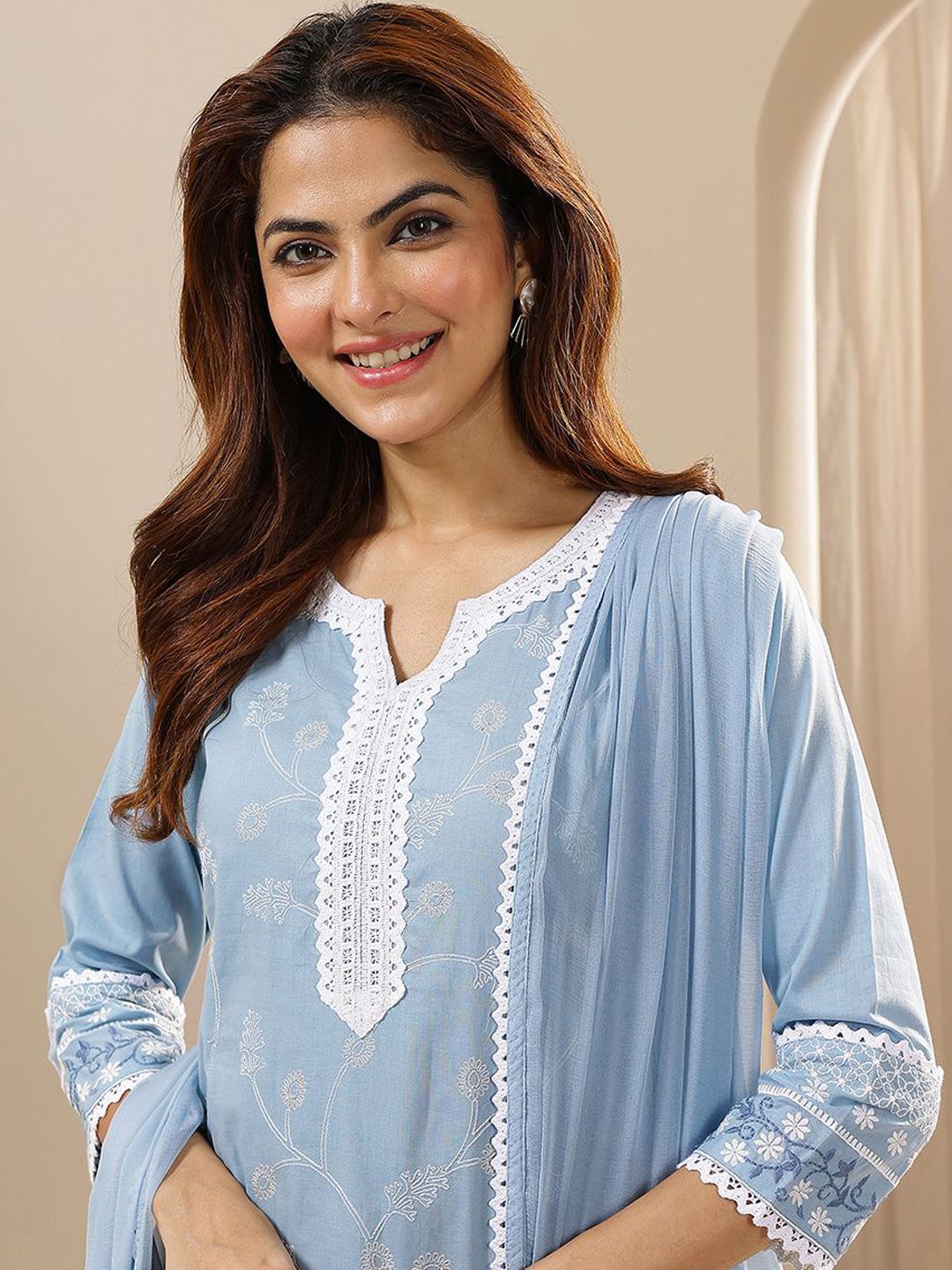 Libas Women Floral Embroidered Regular Thread Work Kurta with Trousers & With Dupatta