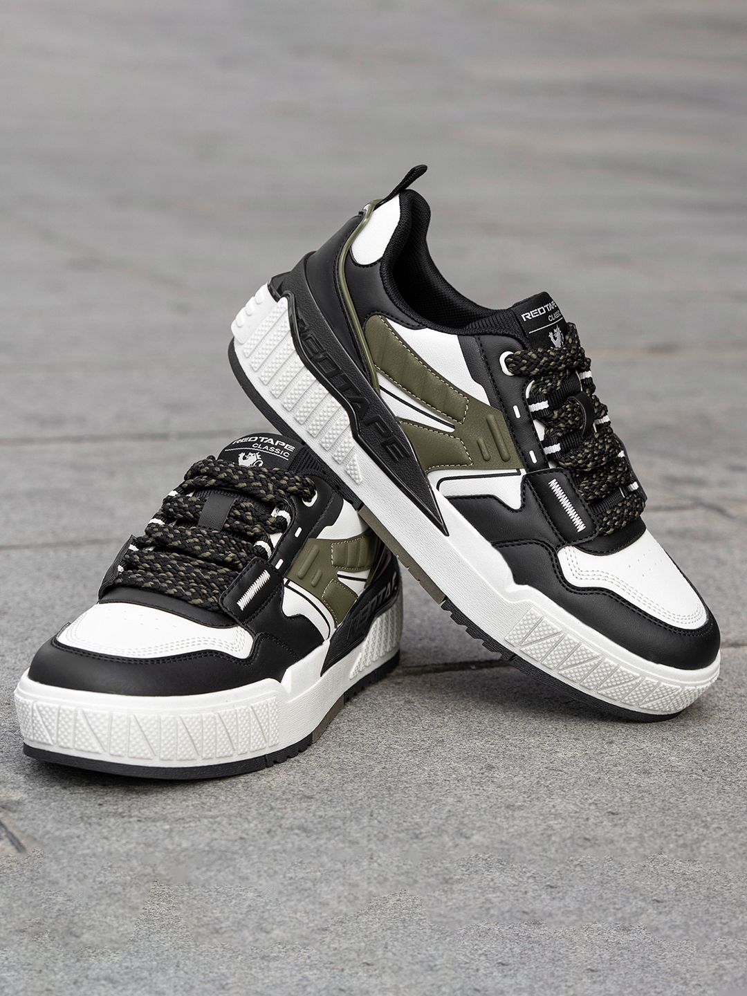 Red Tape Men Colourblocked Sneakers