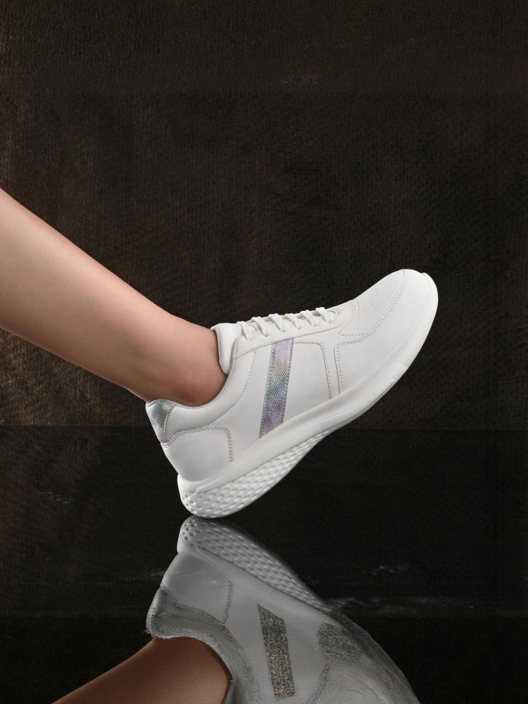 The Roadster Lifestyle Co Women Casual Round Toe Sneakers