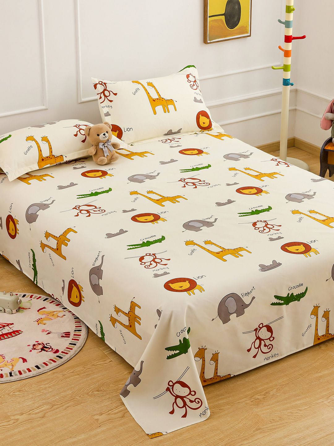Story@home Off White & Green Cartoon Characters 180 TC Queen Bedsheet with 2 Pillow Covers