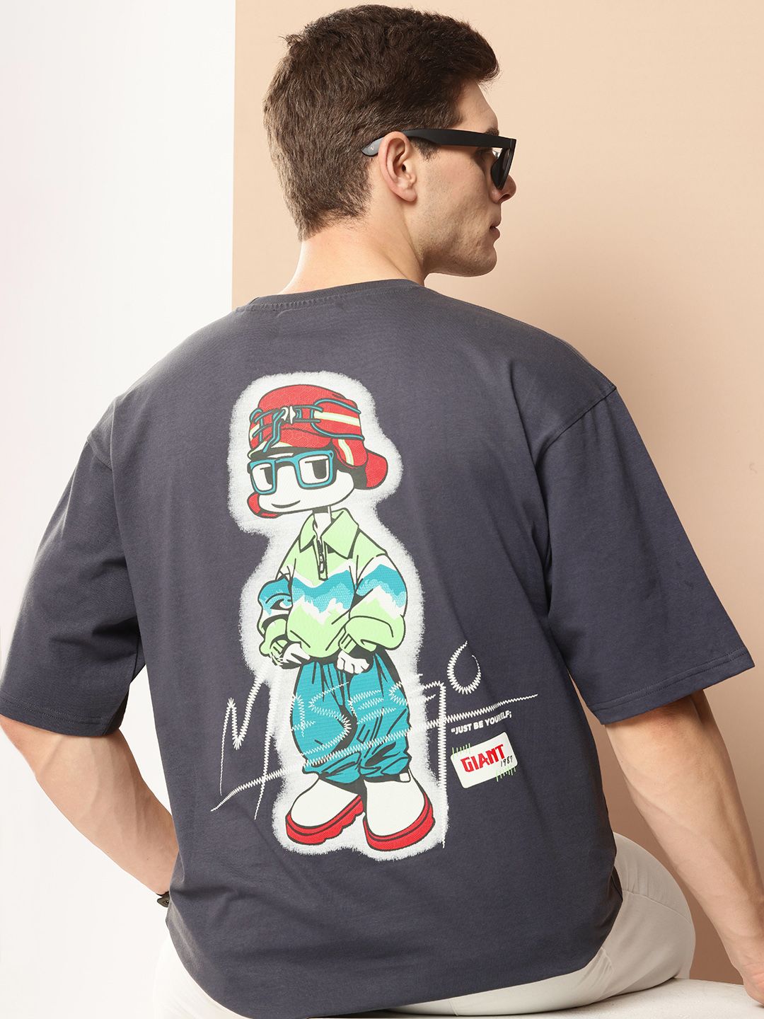 FROSEN FOX Graphic Printed Drop-Shoulder Sleeves Oversized T-shirt