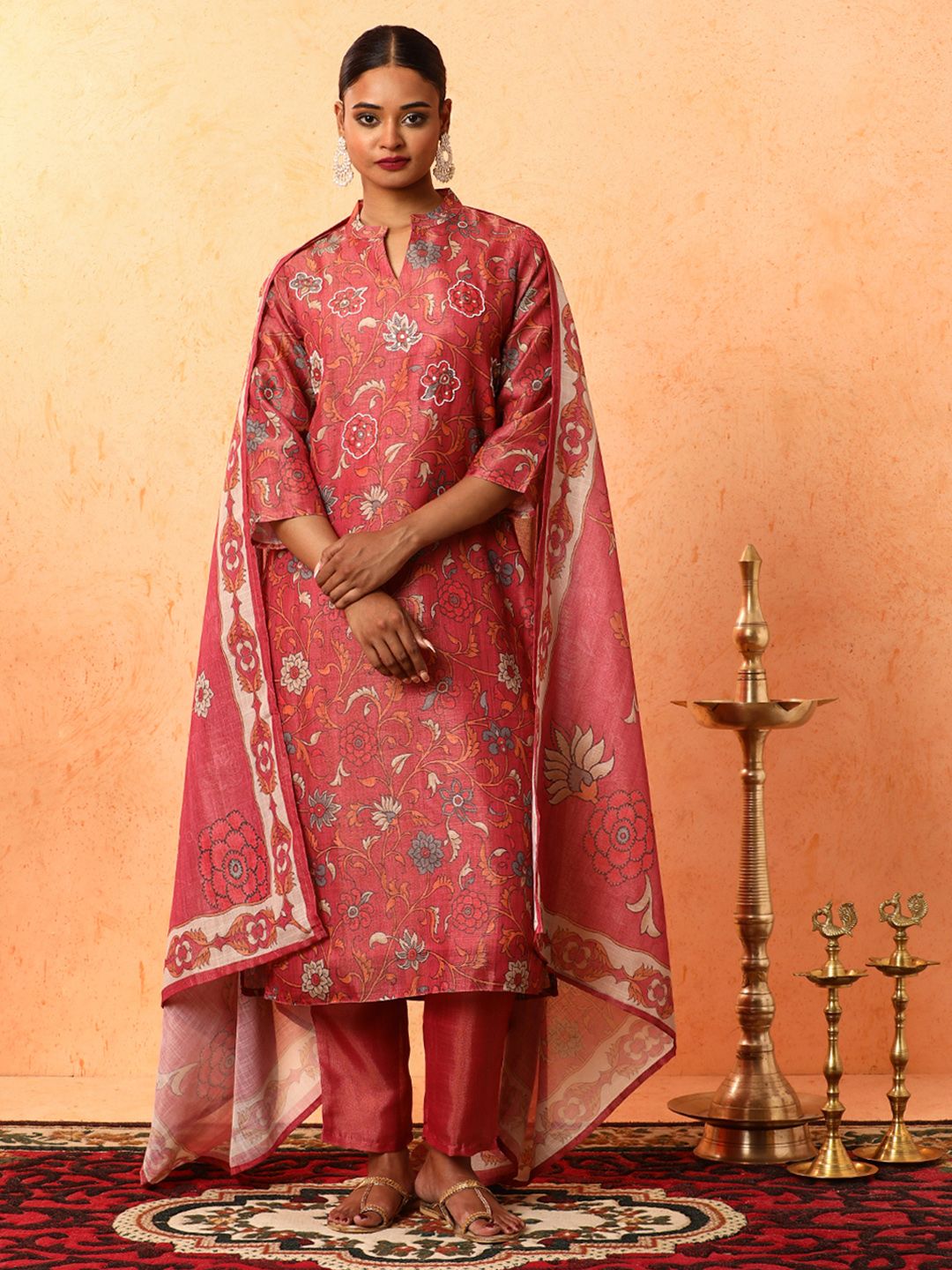 Jaipur Kurti Women Floral Printed Regular Beads and Stones Kurta Sets