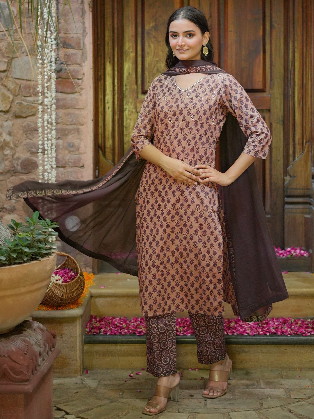 Libas Libas Floral Printed V-Neck Straight Kurta With Trousers And Dupatta