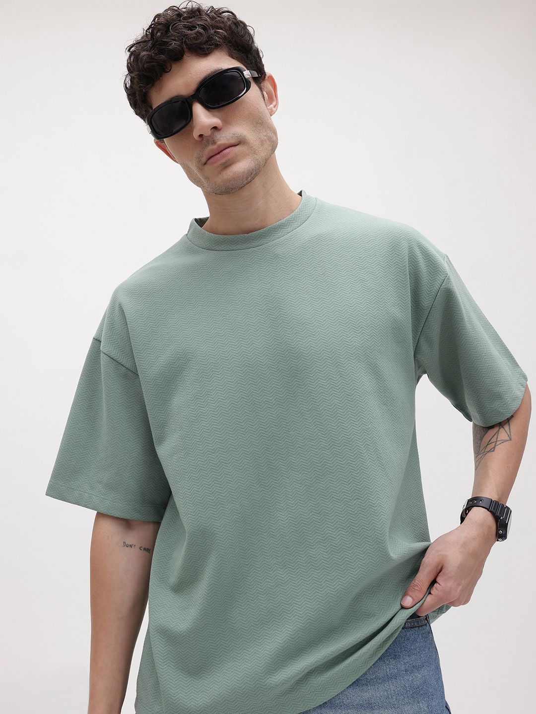 The Roadster Lifestyle Co. Solid Drop-Shoulder Sleeves Oversized T-shirt