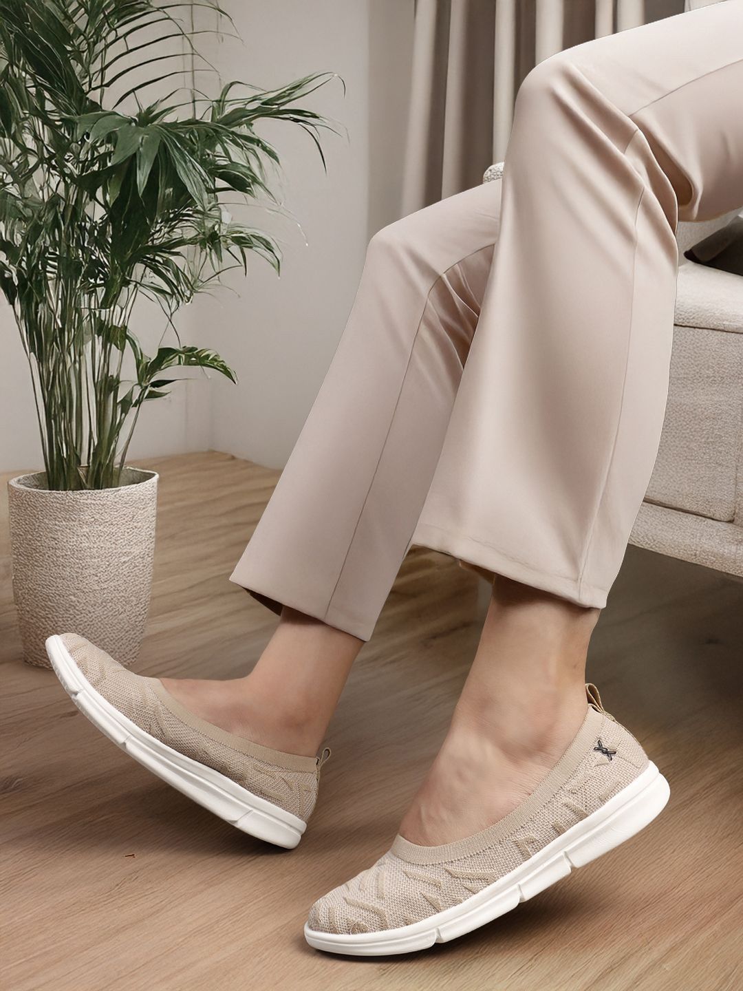 Carlton London sports Carlton London Sports Women Woven Design Mesh Slip-On Sneakers