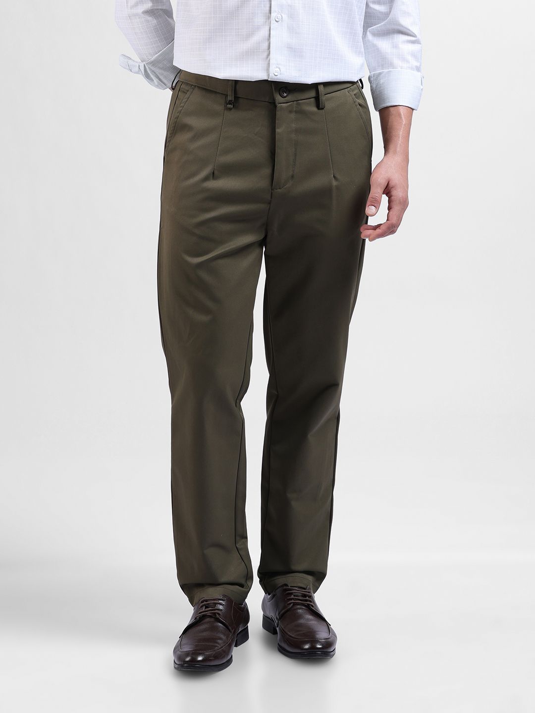 The Indian Garage Co Men Relaxed Tapered Fit Solid Casual Trousers