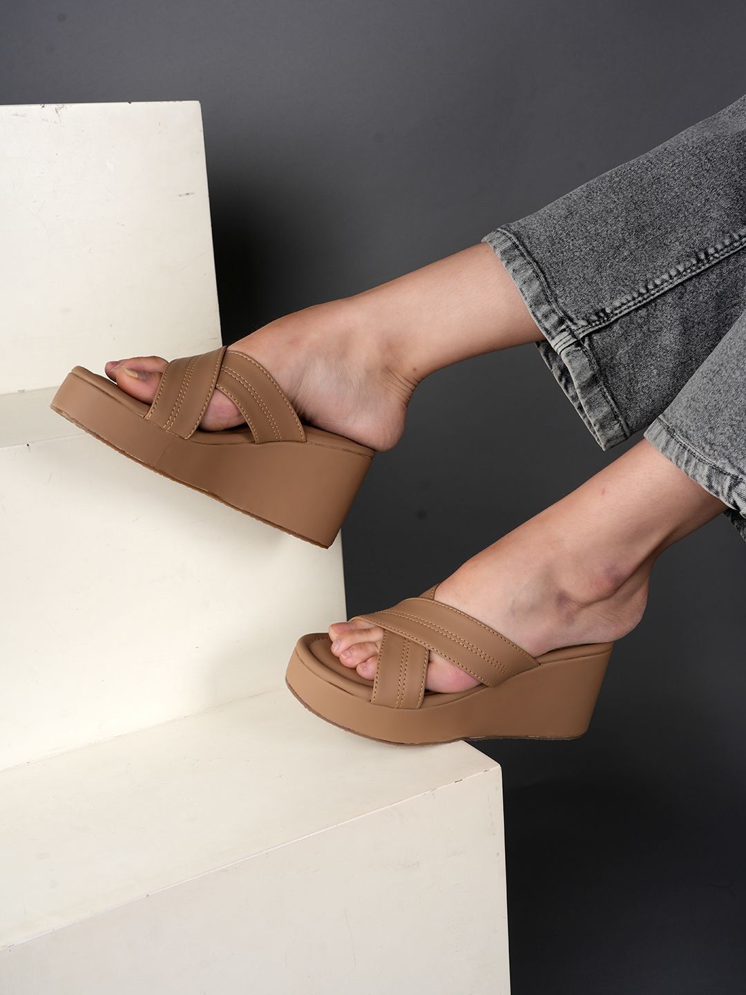 Mast & Harbour Women Wedge Sandals