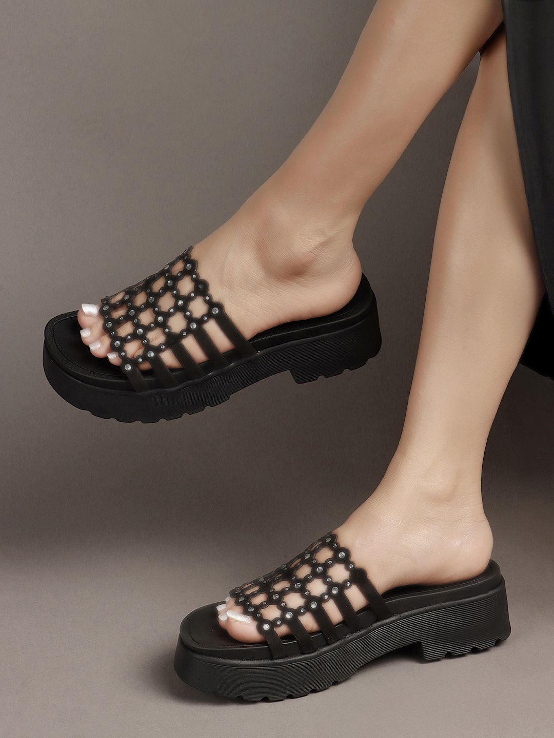 Carlton London Carlton London Women Embellished Block Round Toe Sandals