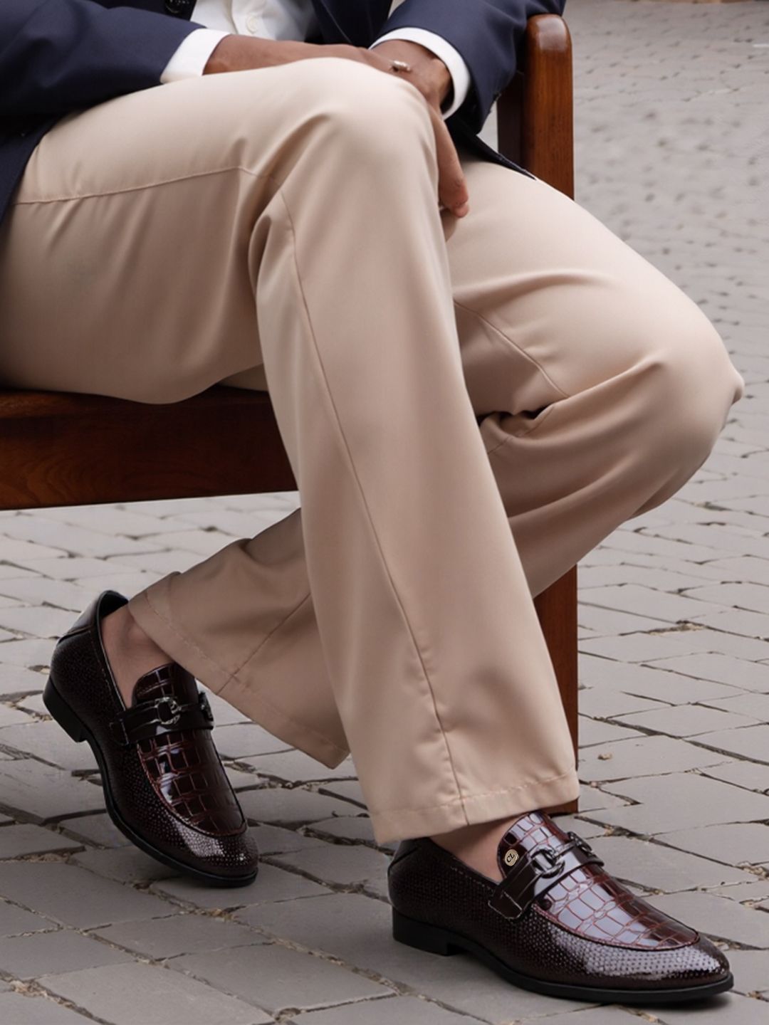 Carlton London Men Textured Formal Loafers