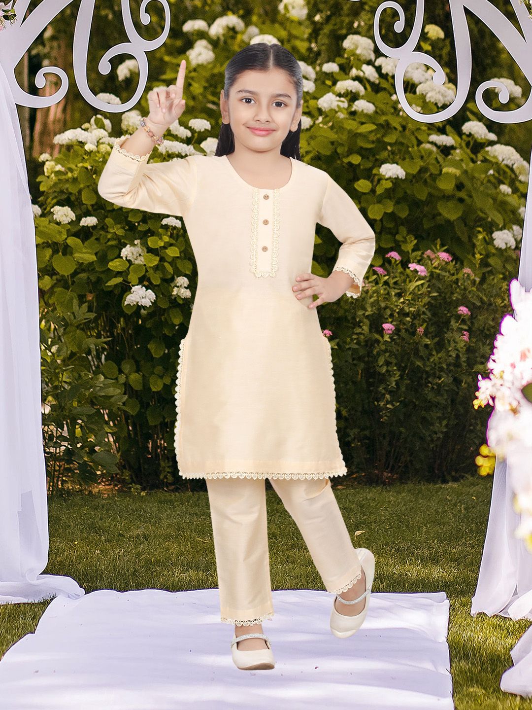 Pehanaava Girls Solid Kurta with Trousers