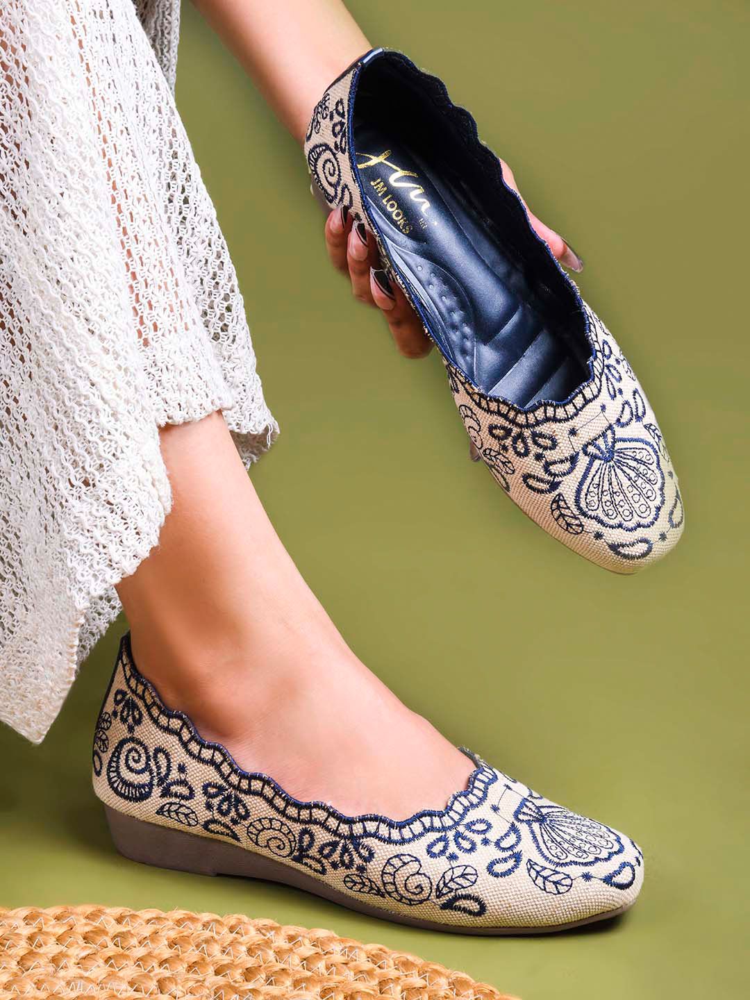 JM Looks JM Looks Women Jutti Embroidered Slip-On Ethnic Ballet Flats