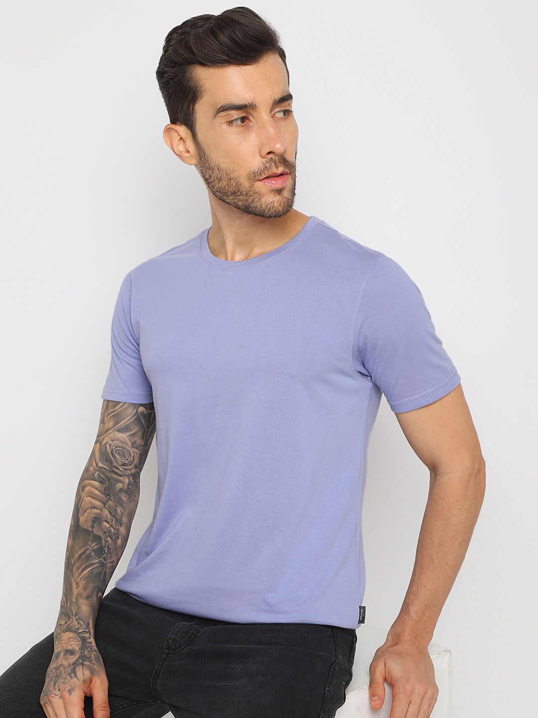 Red Chief Men Solid Round Neck T-shirt