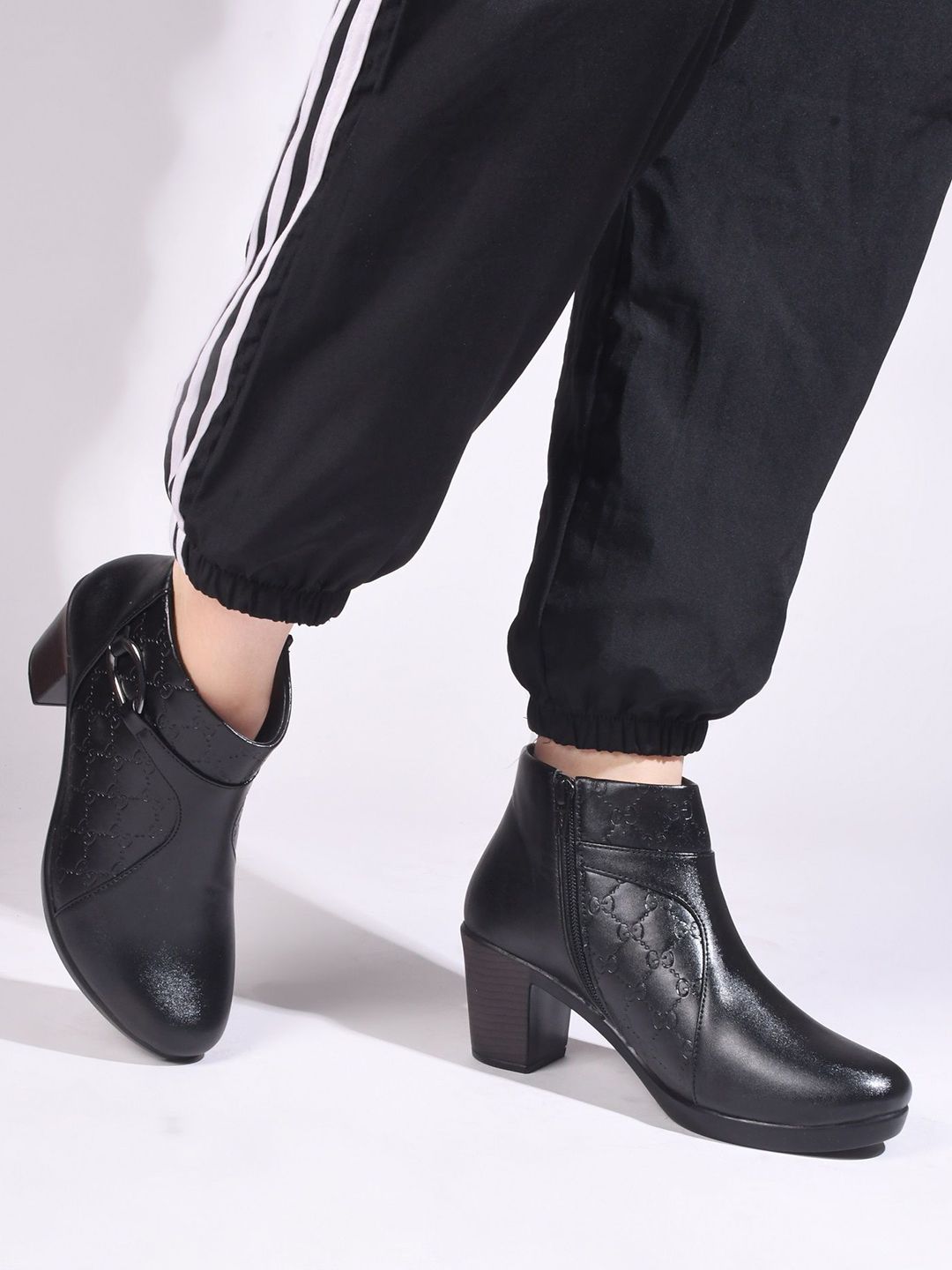 TRYME Women Round-Toe Block-Heeled Regular Boots