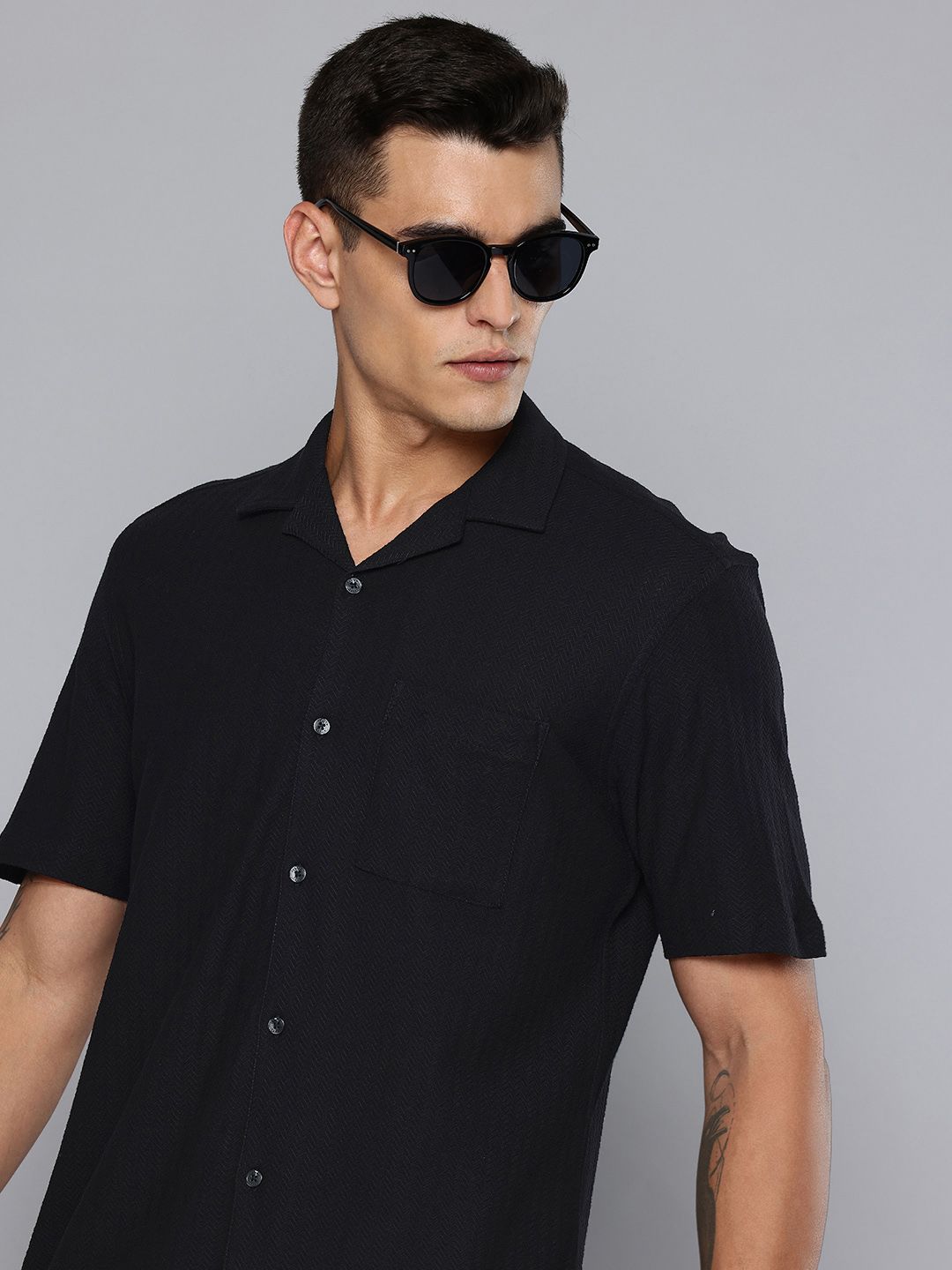 Indian Terrain Indian Terrain Pure Cotton Chevron Self Design Classic Fit Casual Shirt