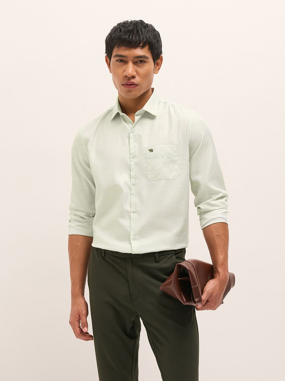 THE BEAR HOUSE Men Tailored Fit Vertical Striped Spread Collar Formal Shirt