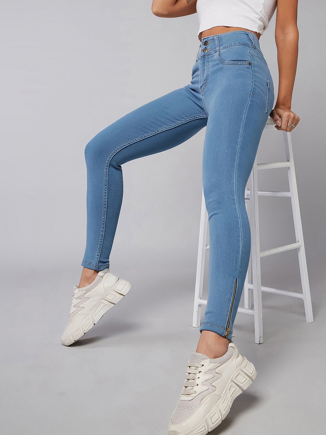 DOLCE CRUDO Women Skinny High-Rise Zipper-Detail Clean Look Jeans