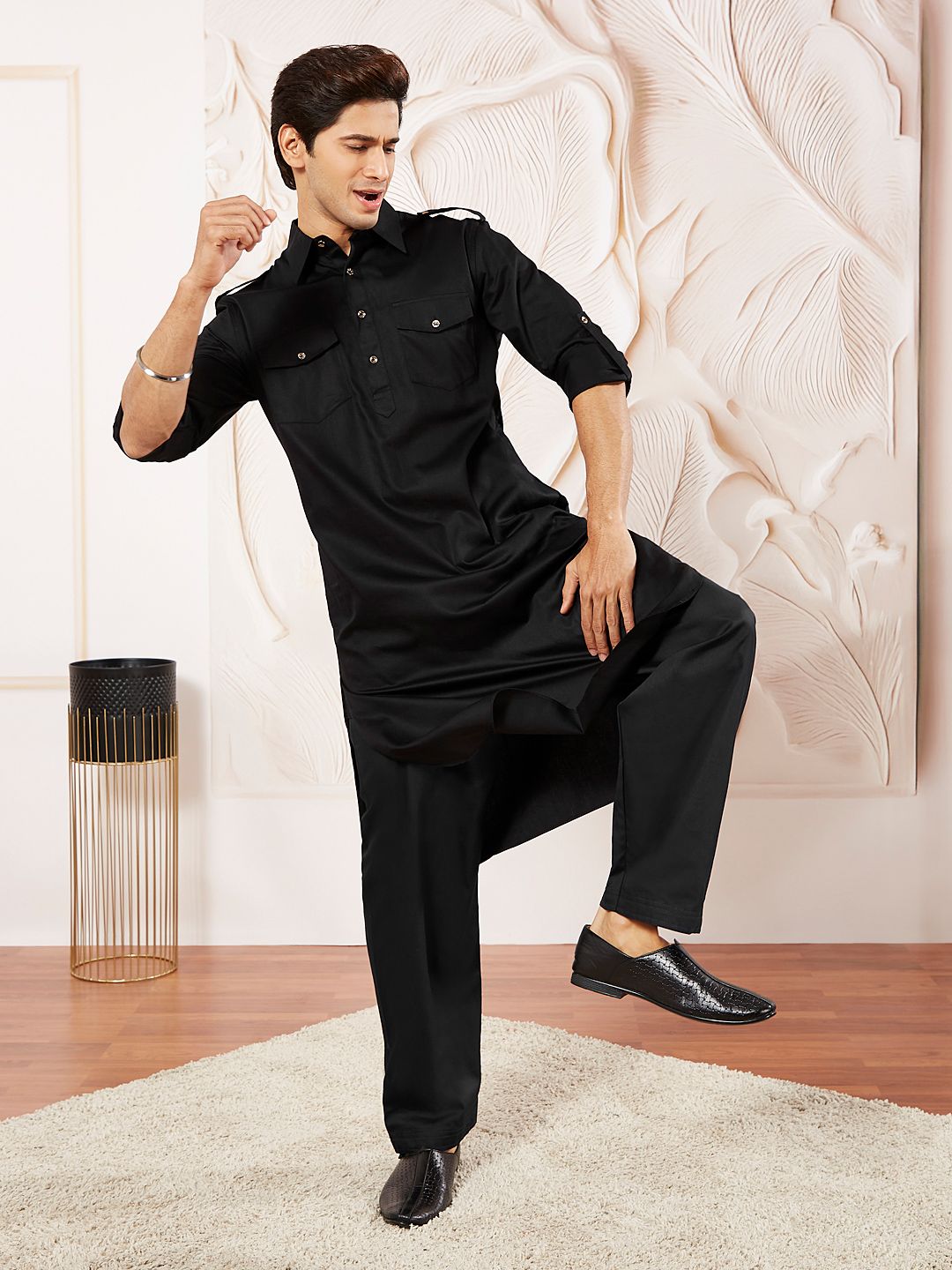 Buy VASTRAMAY Men Black Solid Kurta with Pyjamas - Kurta Sets for Men  4369942 | Myntra
