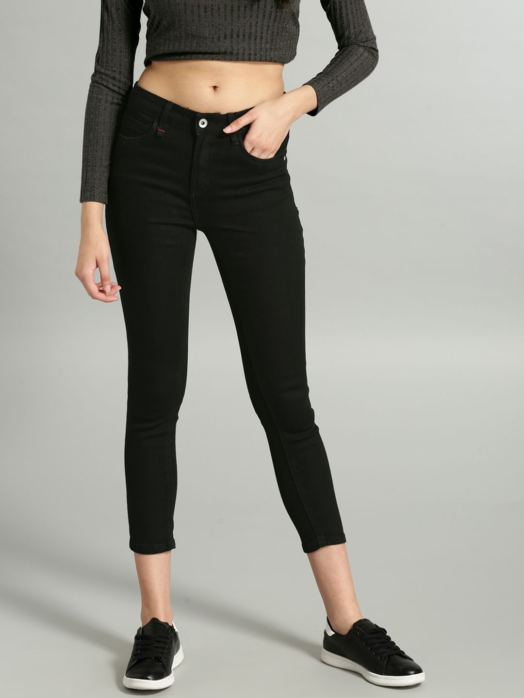 Roadster Women Black Skinny Fit Mid-Rise Clean Look Stretchable Cropped Jeans Price in India