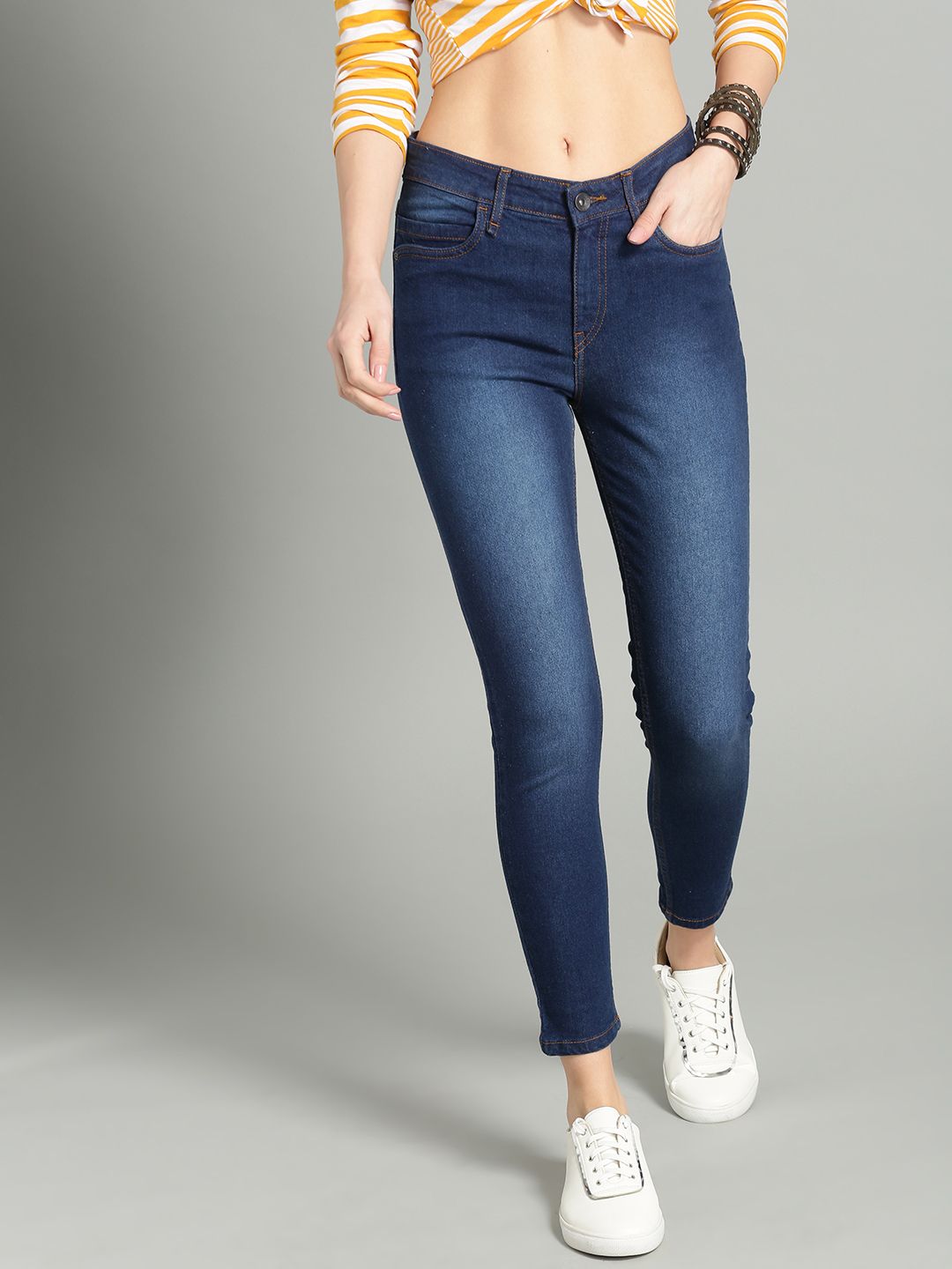 Roadster Women Blue Skinny Fit Mid-Rise Clean Look Stretchable Cropped Jeans Price in India