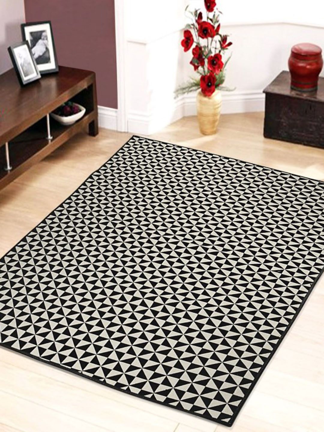 Saral Home Black & Beige Geometic Print Carpet Price in India