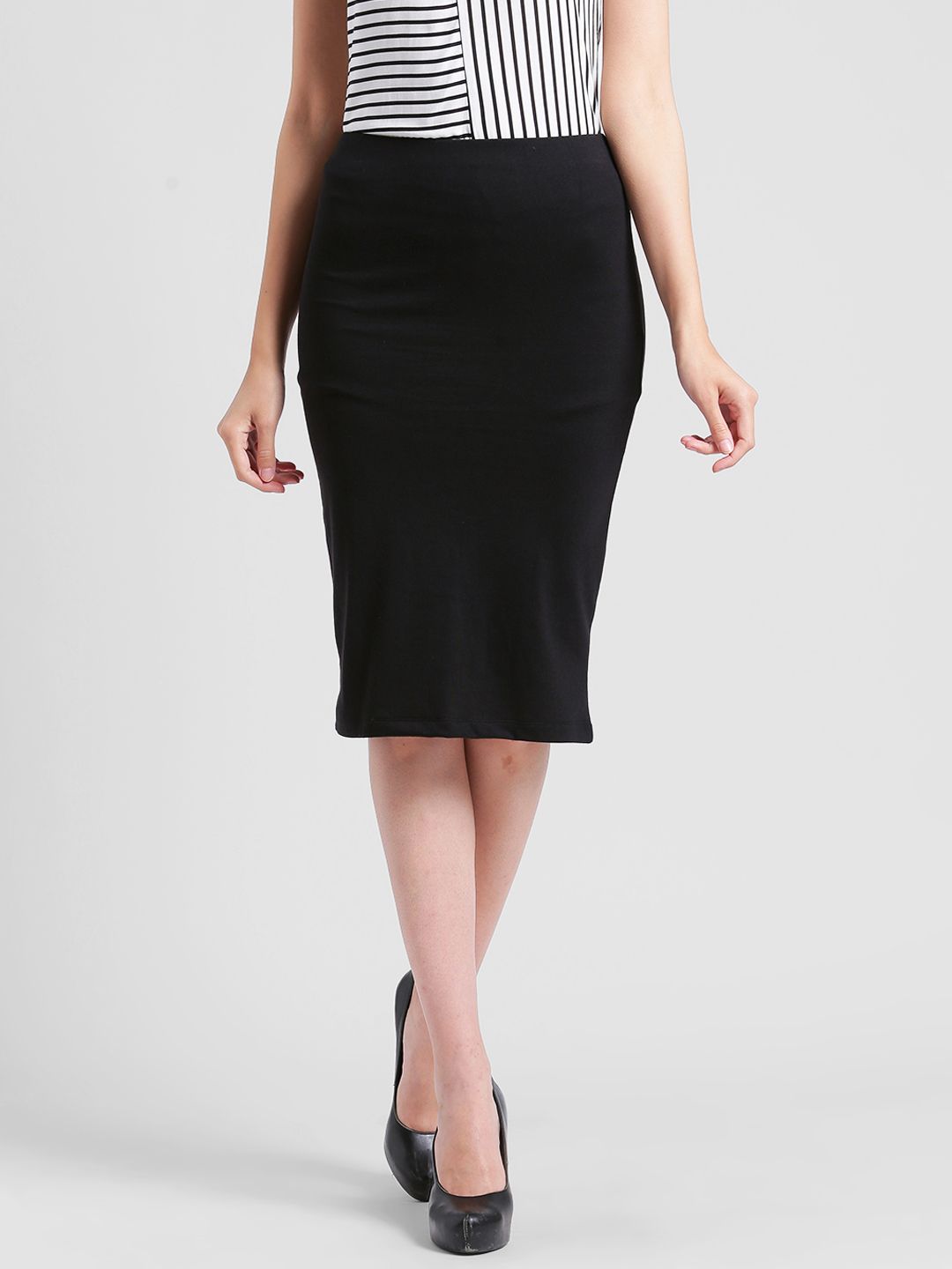 Rigo Black Solid Knee-Length Pencil Skirt