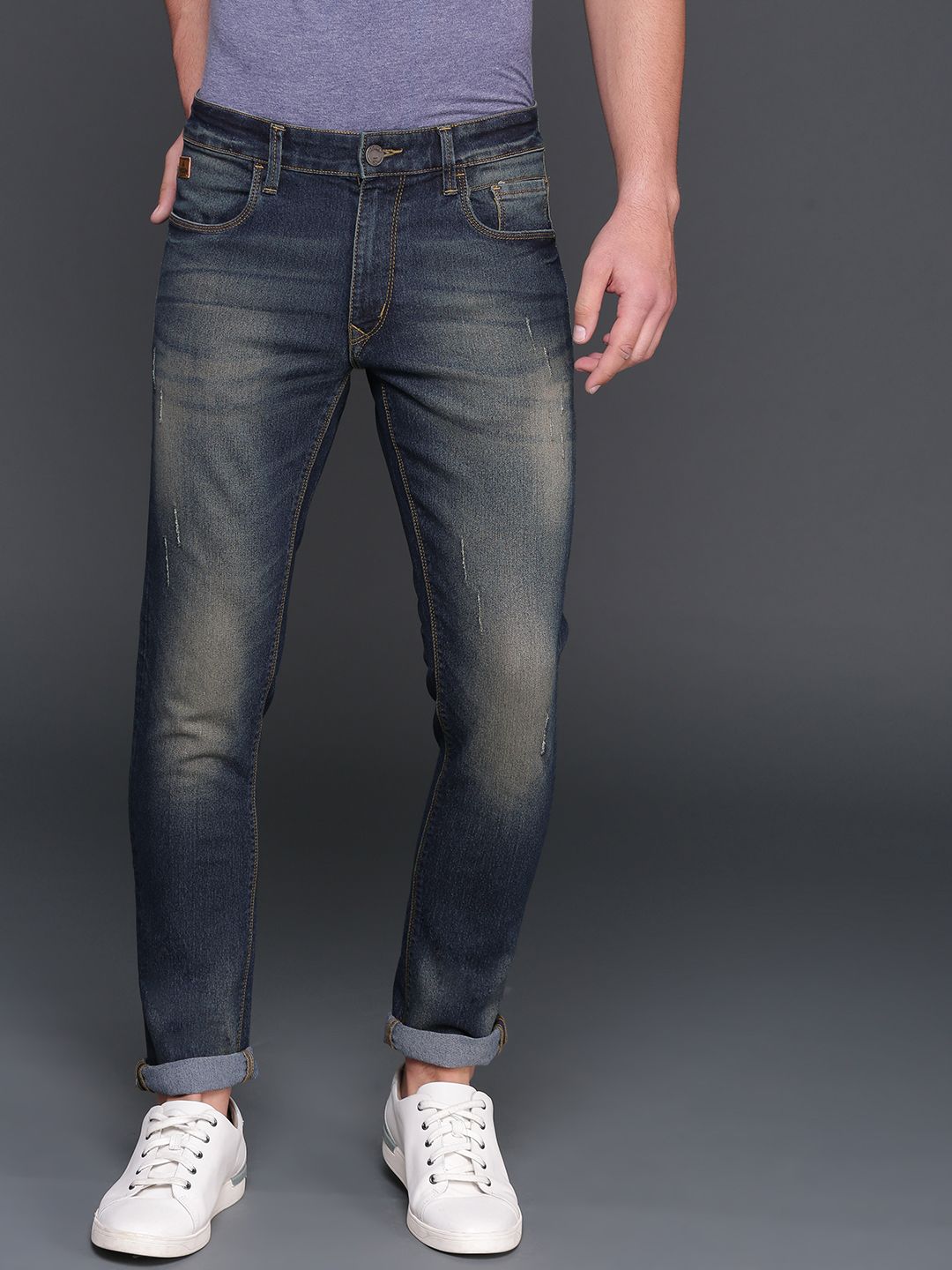 WROGN Men Blue Slim Fit Mid-Rise Low Distressed Stretchable Jeans