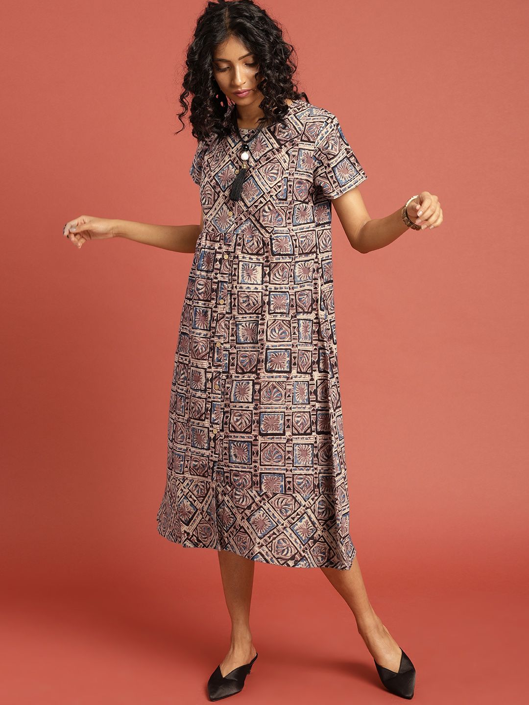 Buy Taavi Women Beige & Blue Kalamkari Block Print Midi Dress - Dresses for  Women 7376626 | Myntra