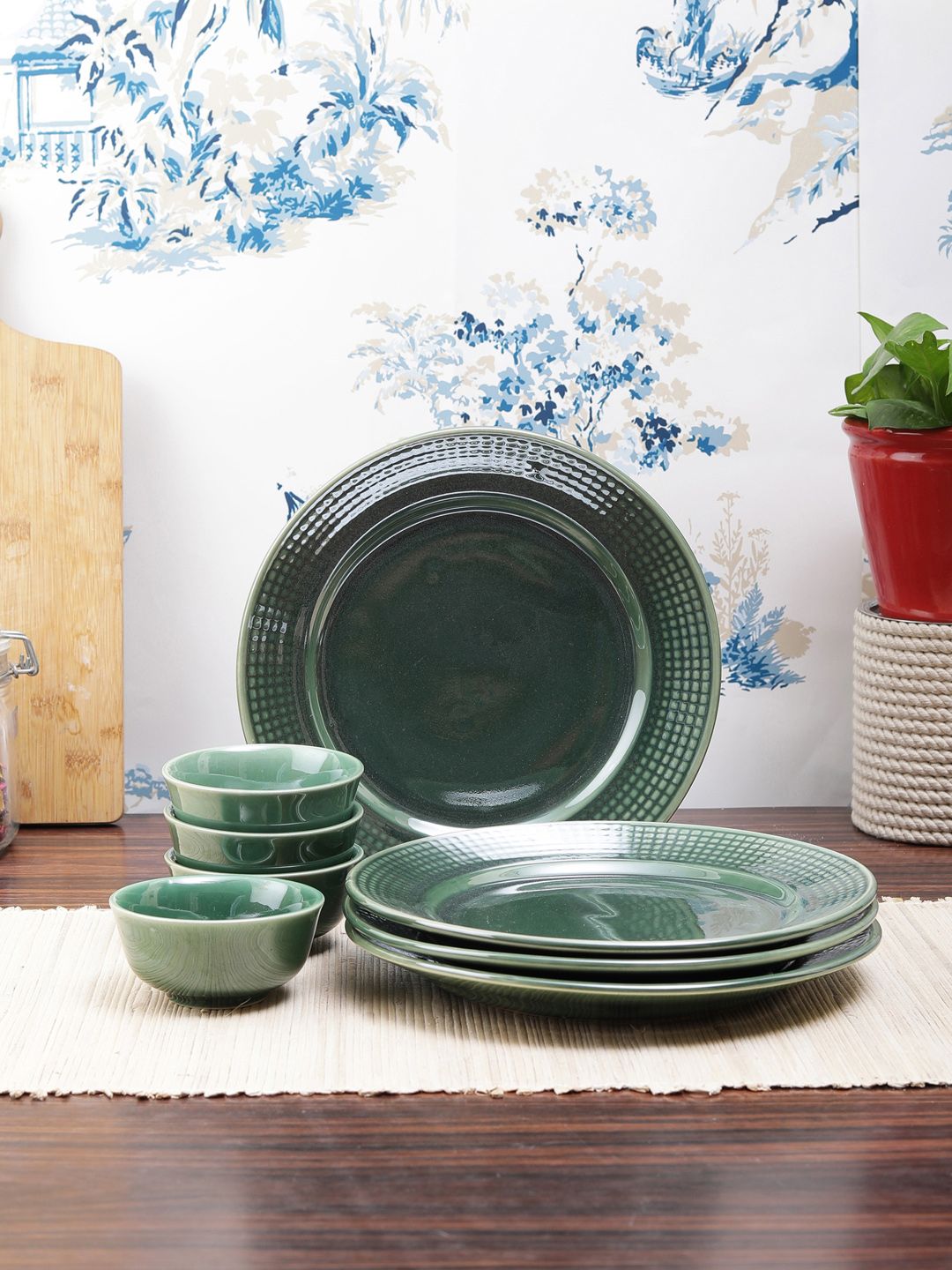 VarEesha Set of 8 Green Solid Ceramic Dinner Plates & Bowls Price in India
