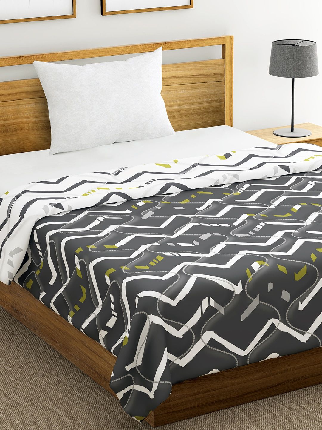 Divine Casa Multicoloured Geometric Mild Winter 110 GSM Single Bed Comforter Price in India