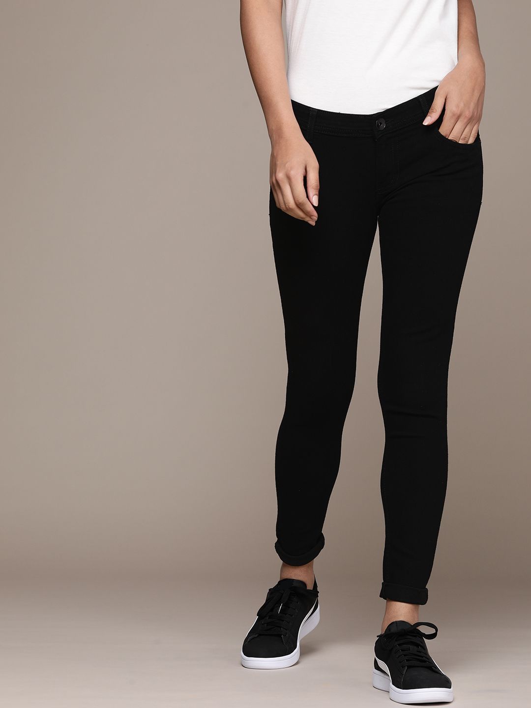 High Star Women Black Slim Fit Mid-Rise Clean Look Stretchable Jeans Price in India