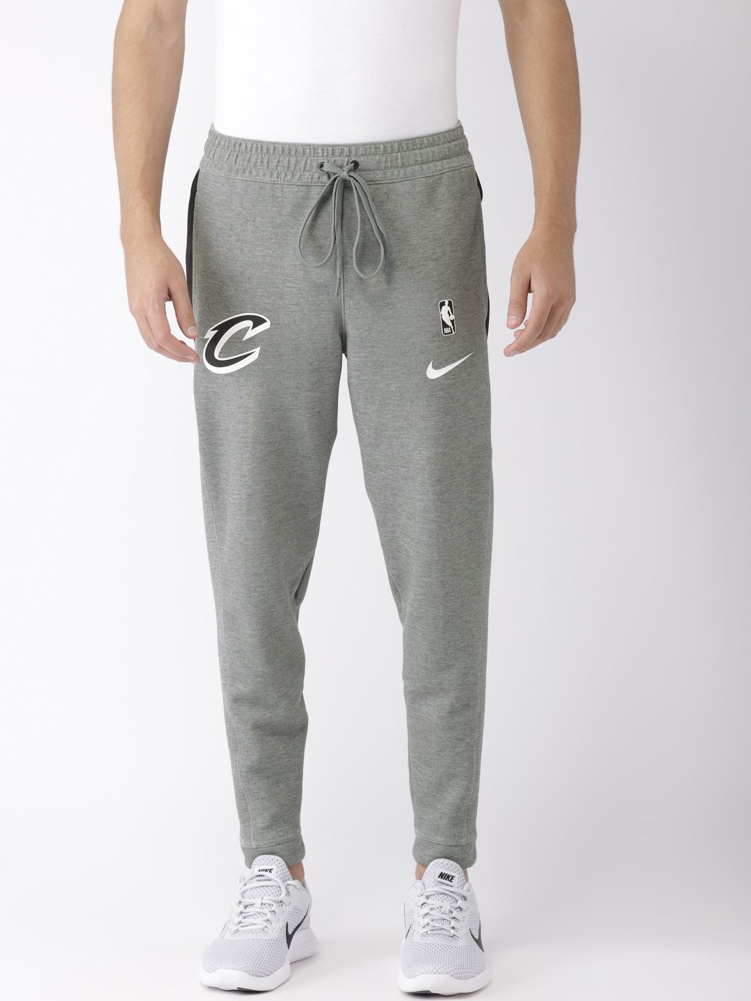 nike joggers myntra