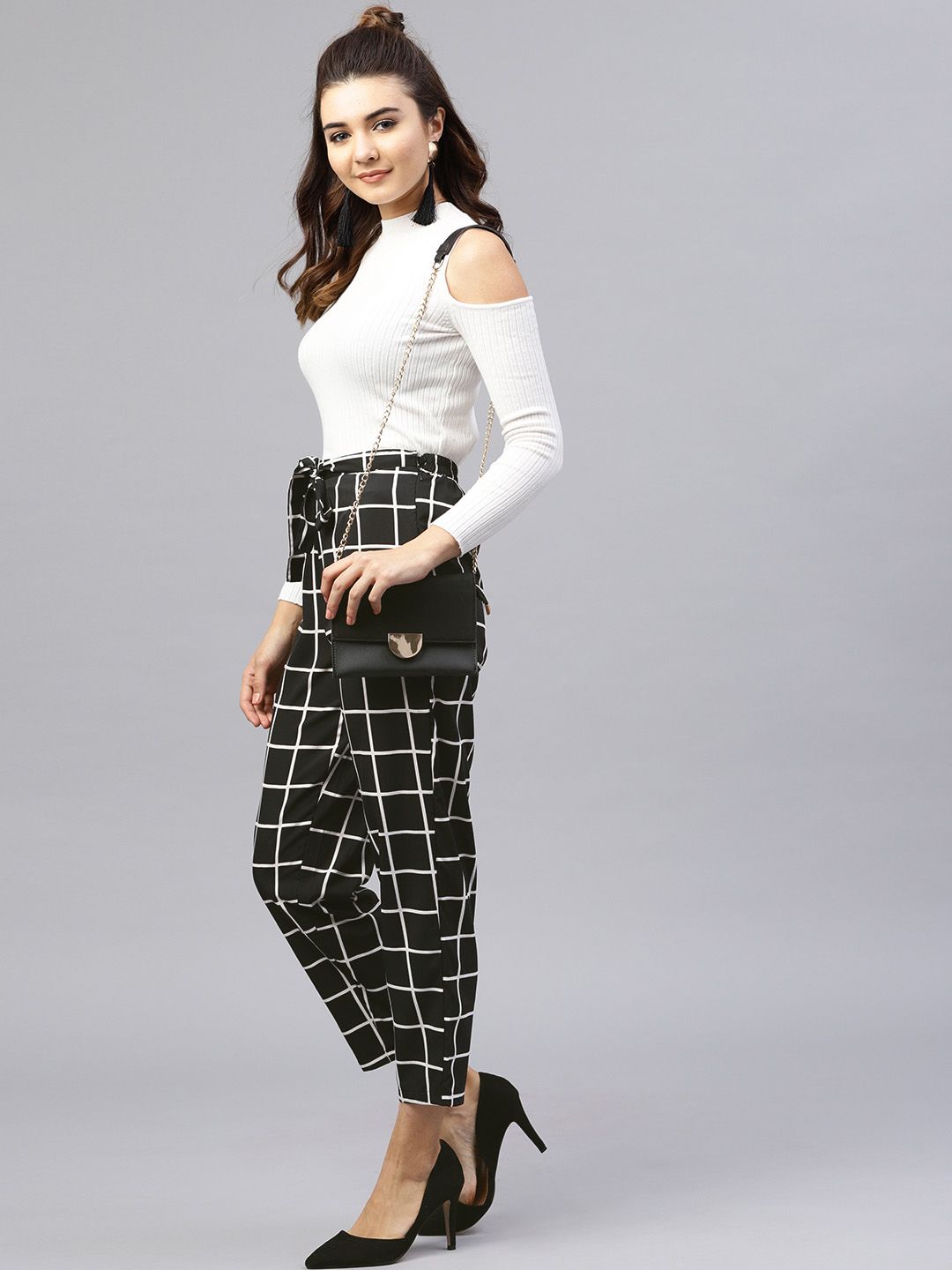 aasi Women Black & White Regular Fit Checked Cropped Trousers