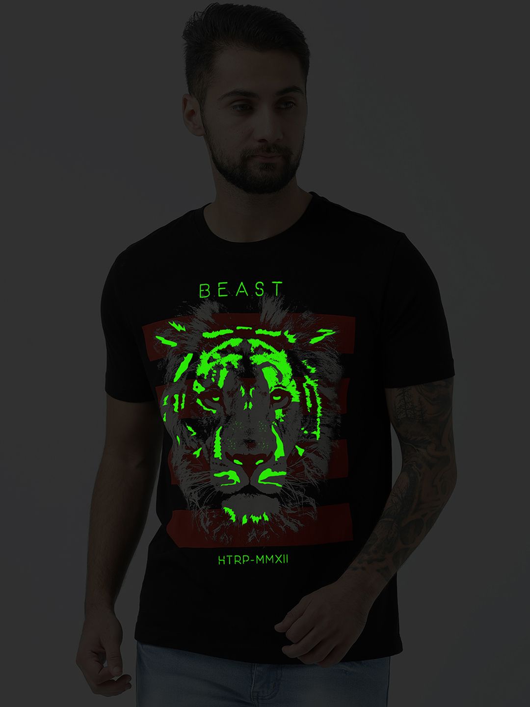 Huetrap Men Black Printed Round Neck Glow In The Dark T-shirt