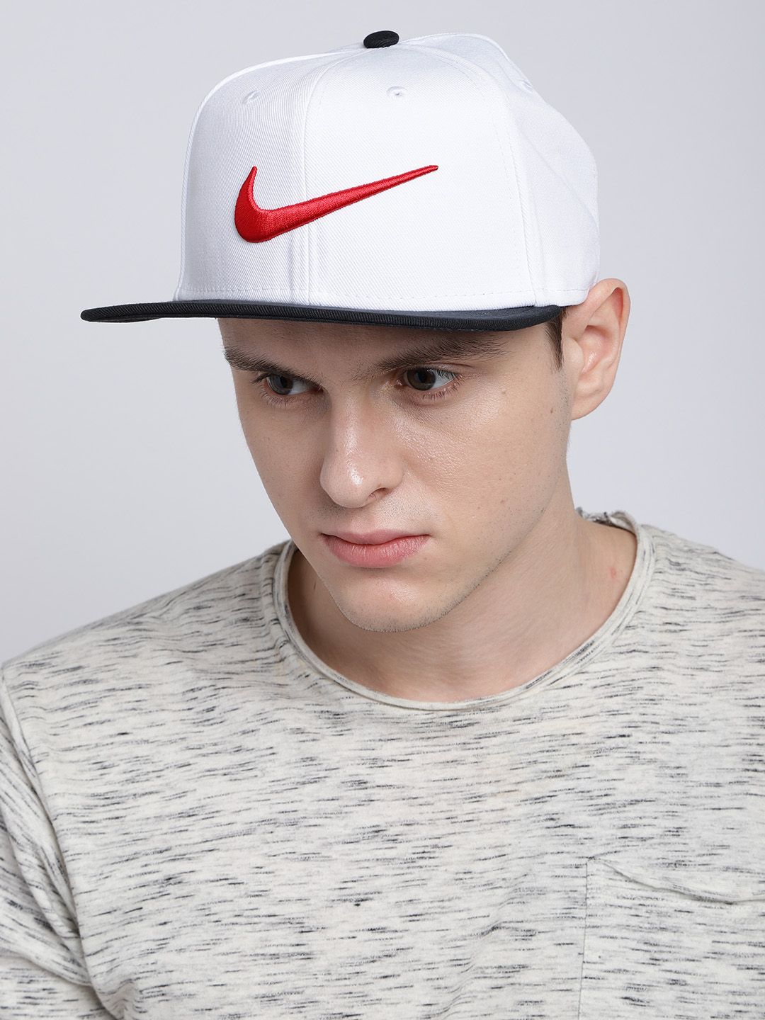 nike cap white colour