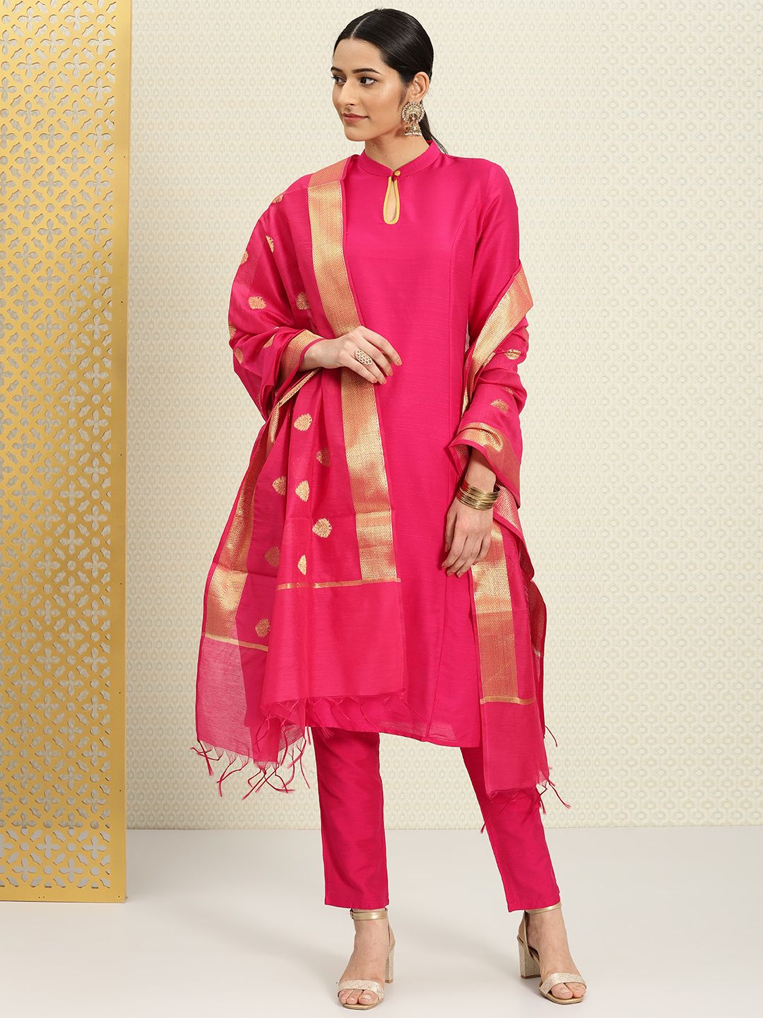 House of Pataudi Women Fuchsia Solid Kurta with Trousers & Brocade Dupatta Price in India