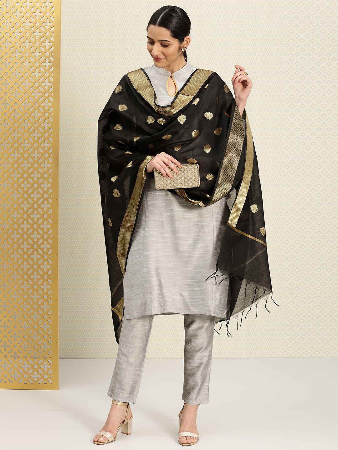 House of Pataudi Women Grey & Solid Kurta with Trousers & Brocade Dupatta
