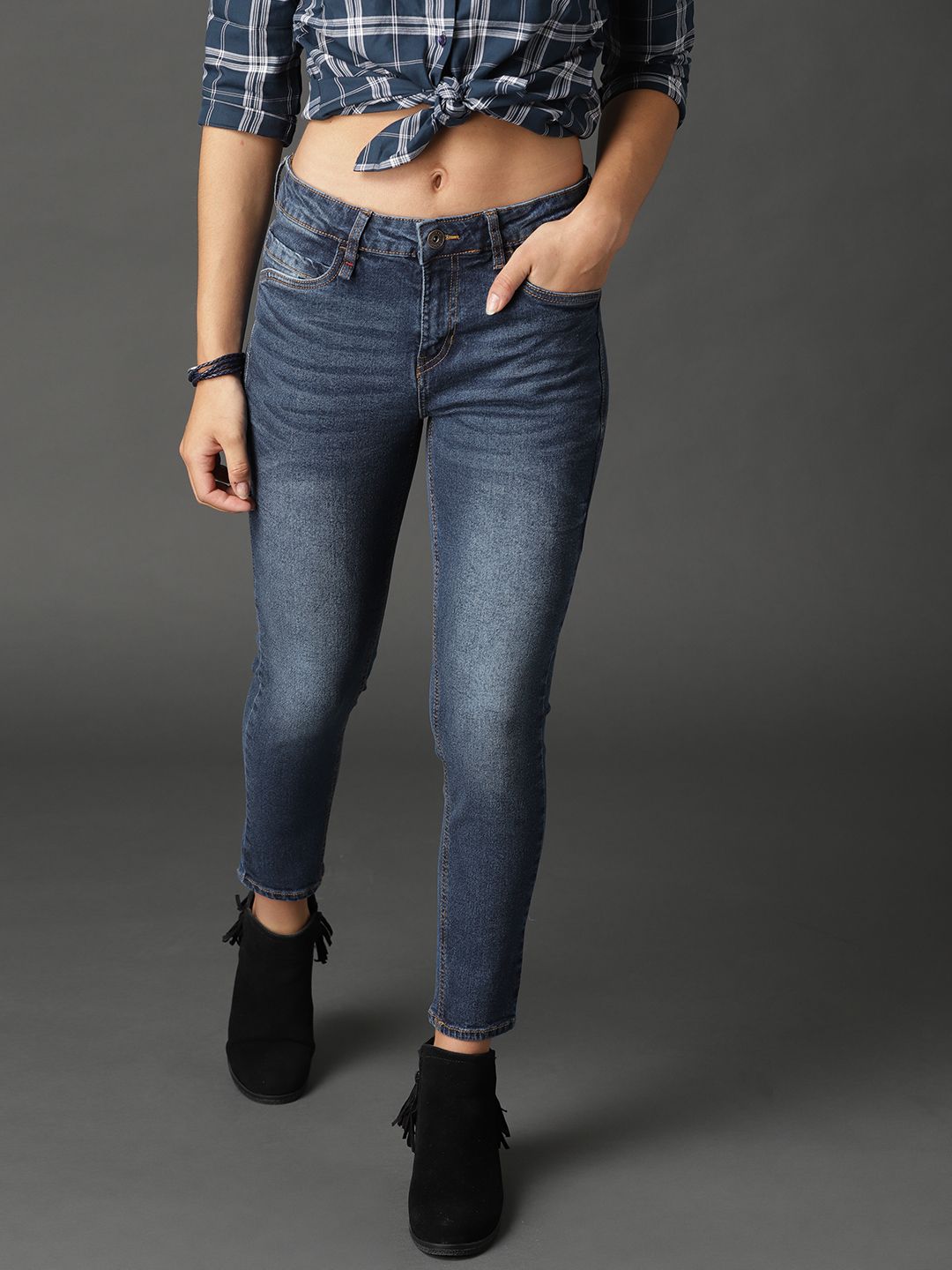 Roadster Women Blue Skinny Fit Mid-Rise Clean Look Stretchable Crop Jeans Price in India