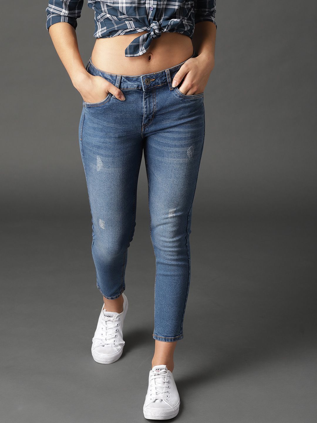 Roadster Women Blue Skinny Fit Mid-Rise Low Distress Stretchable Crop Jeans Price in India