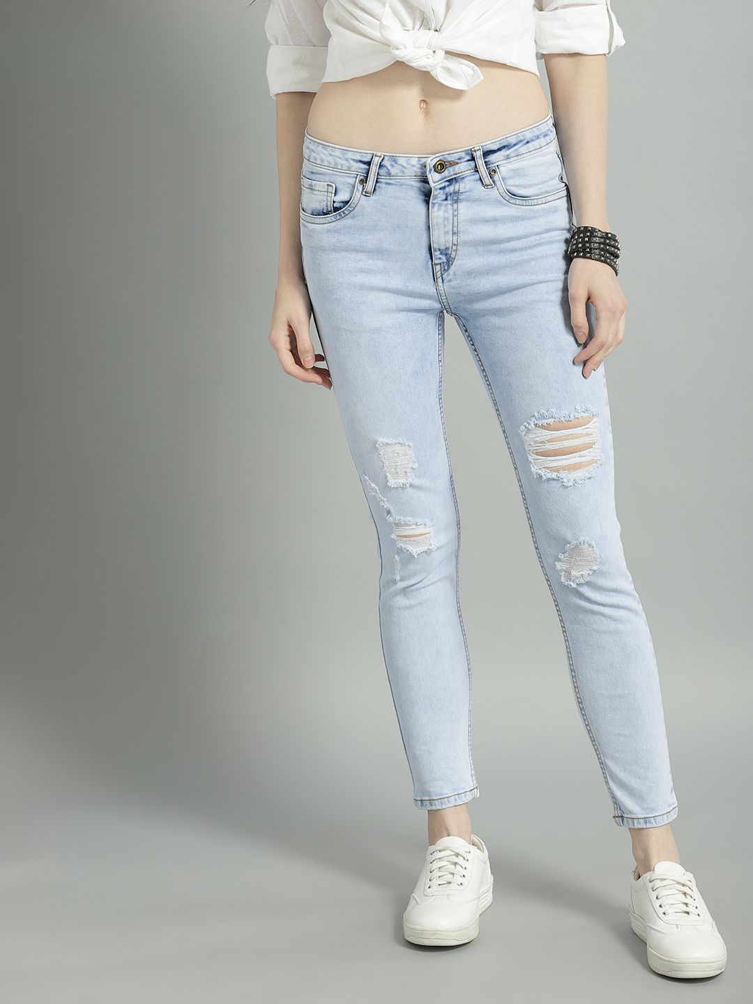 The Roadster Lifestyle Co Women Blue Skinny Fit Mid-Rise Mildly Distressed Stretchable Jeans Price in India