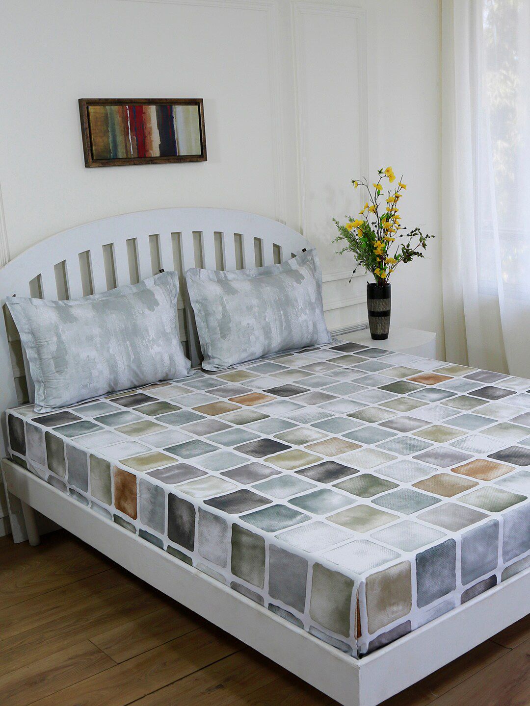 GM Grey & Off-White Geometric 180 TC Cotton 1 King Bedsheet with 2 Pillow Covers Price in India