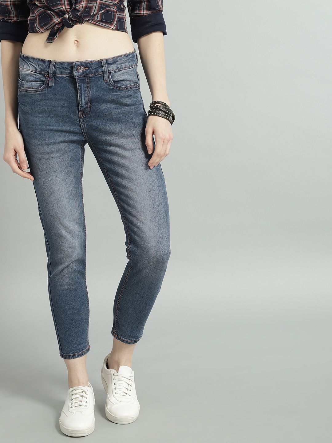 The Roadster Lifestyle Co Women Blue Skinny Fit Mid-Rise Clean Look Stretchable Cropped Jeans Price in India
