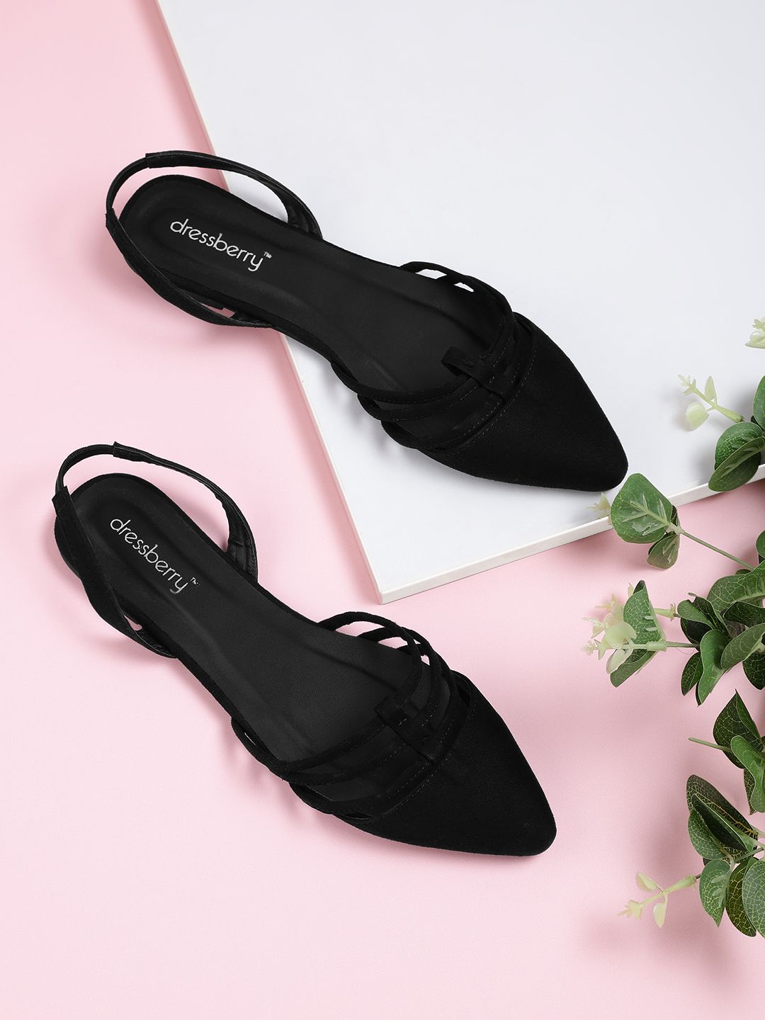 DressBerry Women Black Solid Flats Price in India