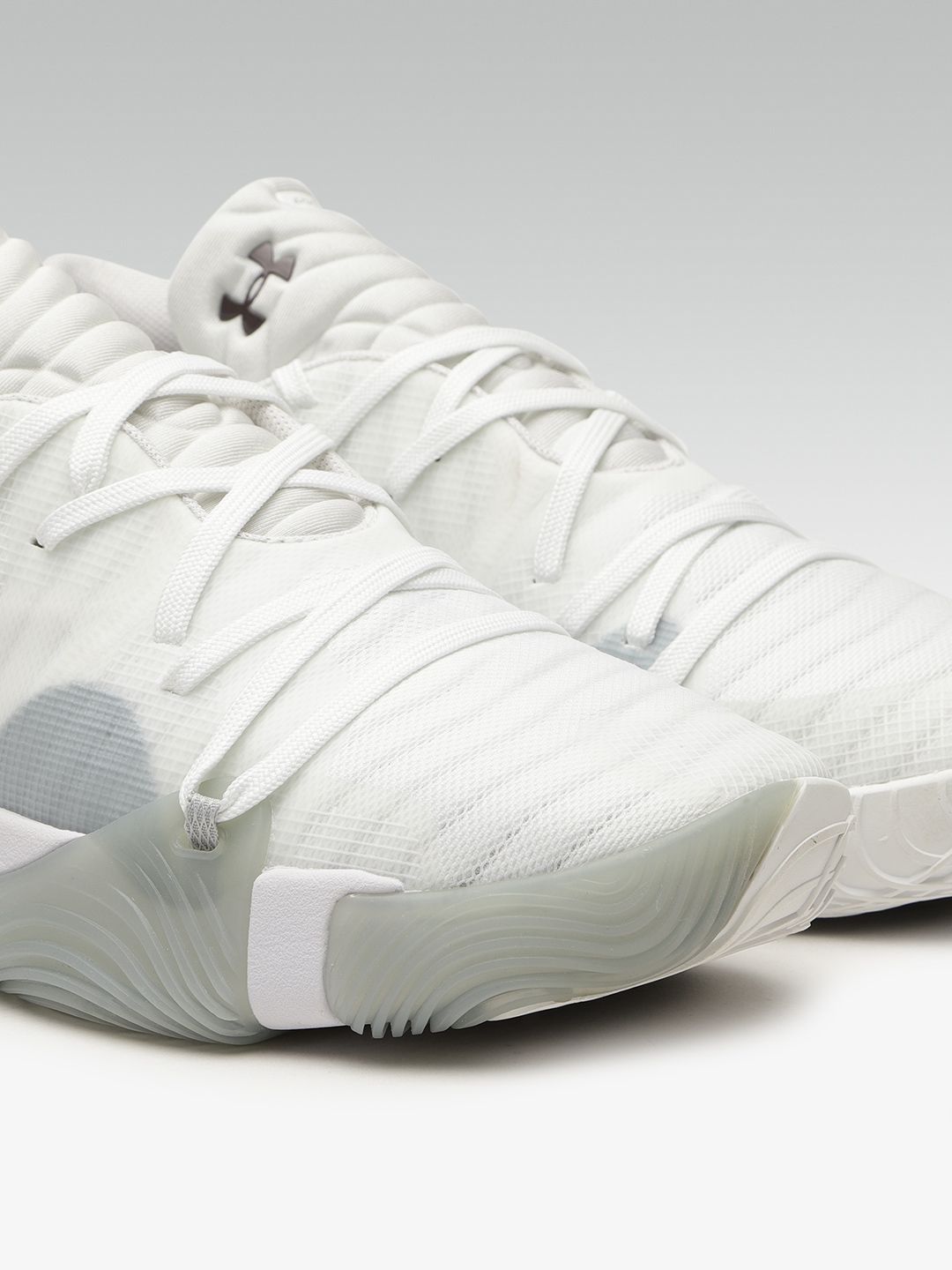 Buy UNDER ARMOUR Men White Anatomix Spawn Low Basketball  display picture 2