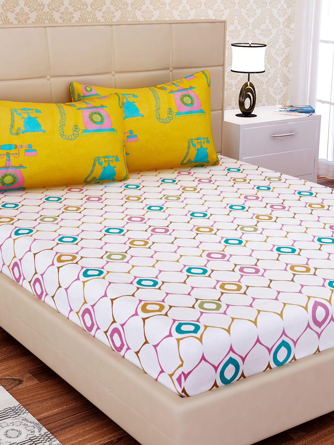 SEJ by Nisha Gupta White & Pink Geometric 144 TC Cotton 1 King Bedsheet with 2 Pillow Covers Price in India