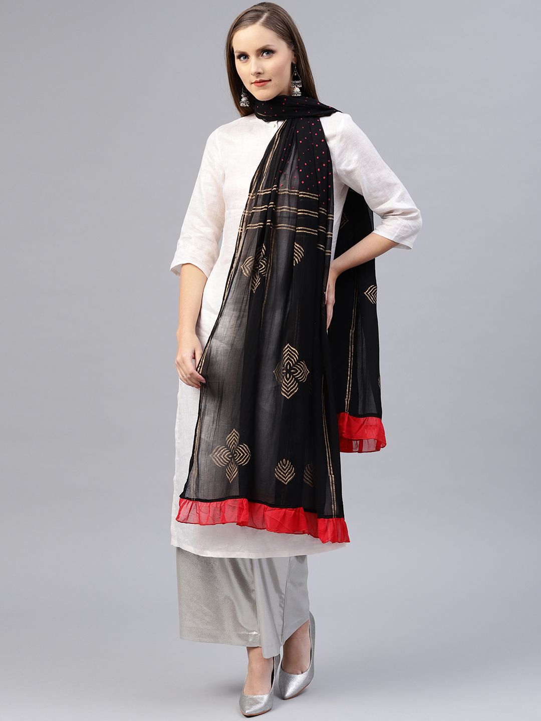 Rain & Rainbow Women Black & Golden Handblock Print Dupatta
